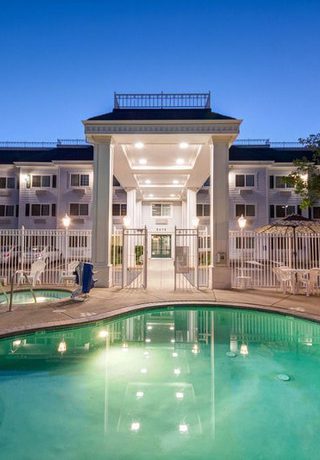 Hotels with Swimming Pools